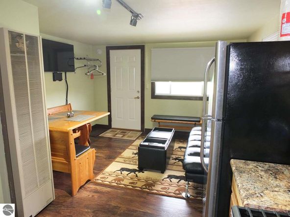 16086 Us Hwy 2, Cooks, MI 49817